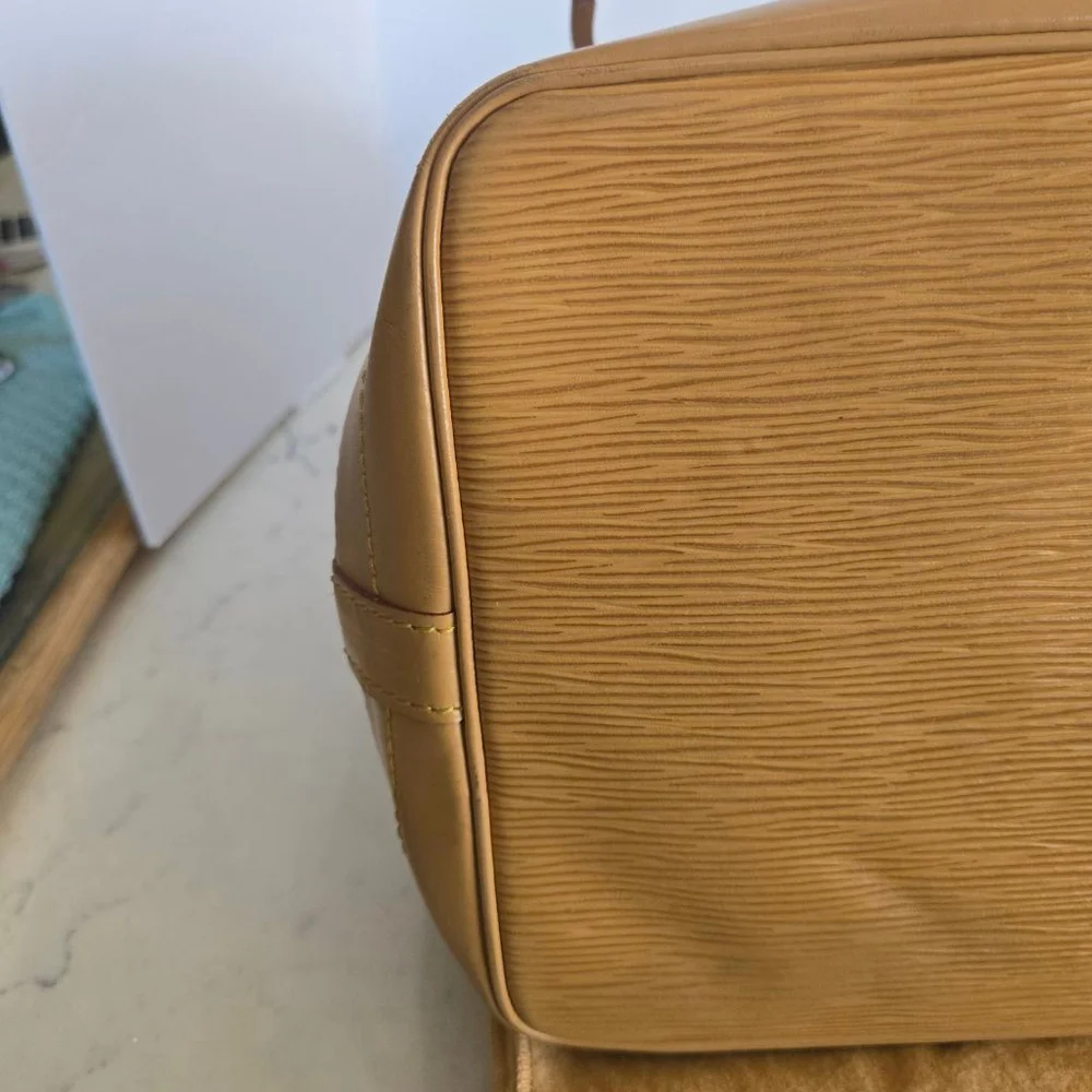 Women's Louis Vuitton Sable Tan Epi Leather Noe Shoulder Bag w/ COA & Dustbag